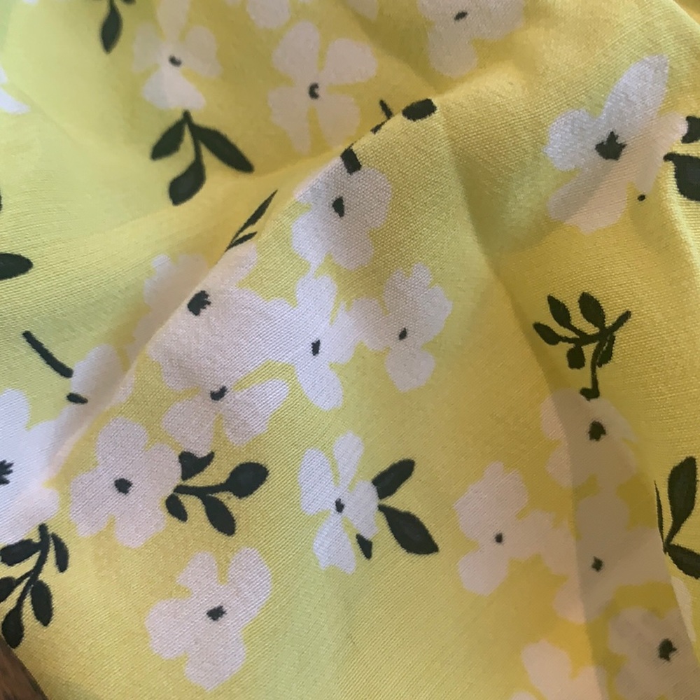 Yellow dress with flowers - Picture 4 of 4